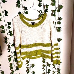 Casual white green sweater super cute!